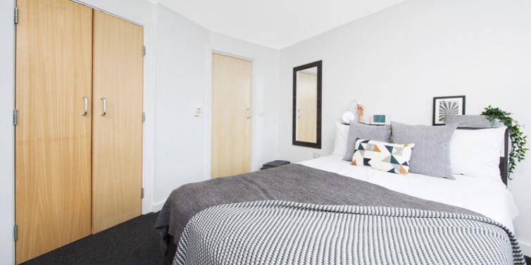 ESL Languages Mill Point residence Kaplan Manchester