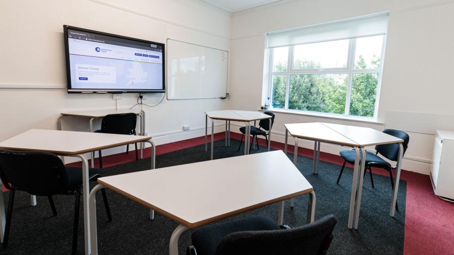 Torquay_Accent_School Gallery_English_common_area_ESL_language_learning.jpg